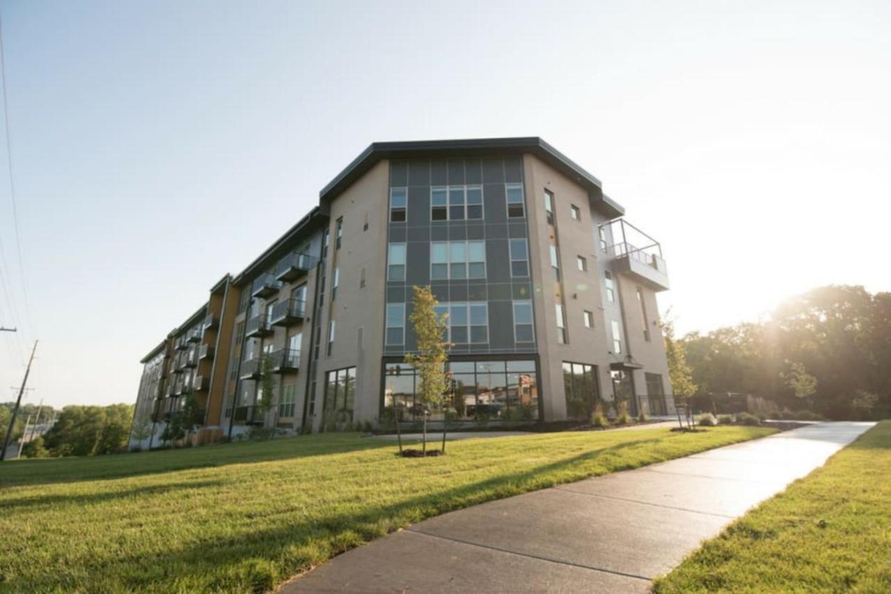 Frontdesk Core Apts Campustown Еймс Екстериор снимка