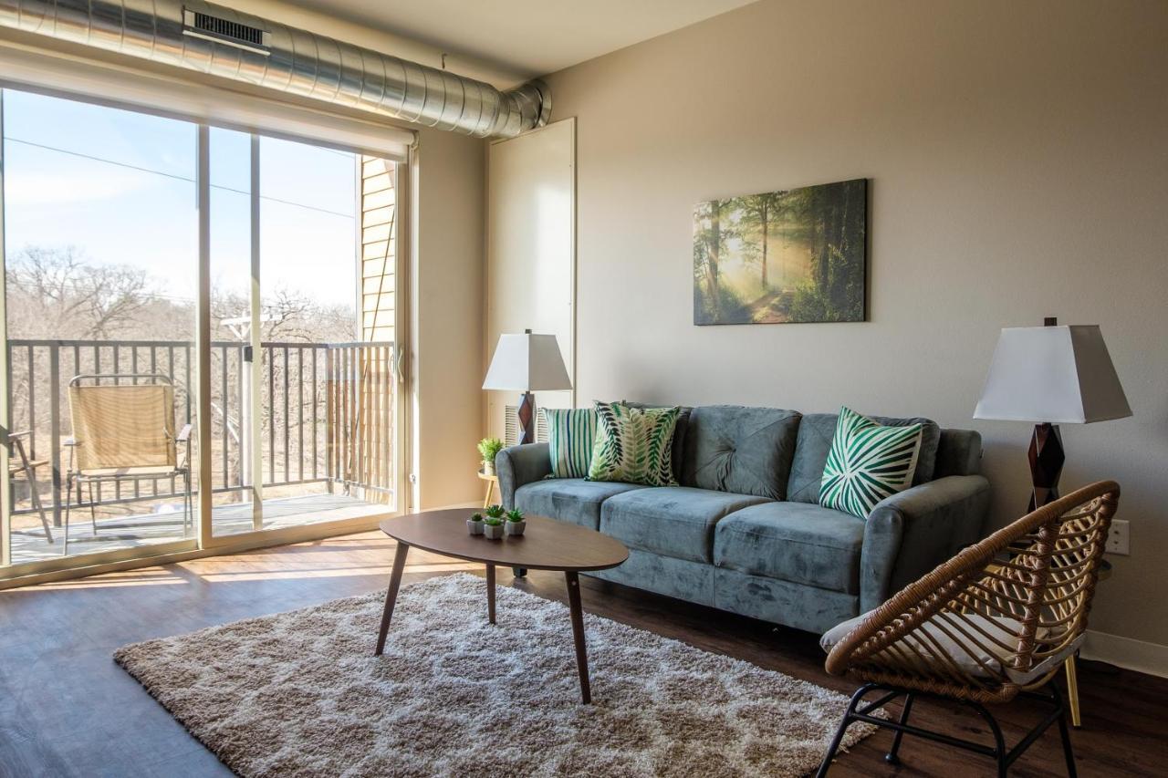 Frontdesk Core Apts Campustown Еймс Стая снимка